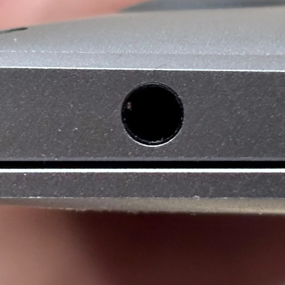 Apple MacBook Air (In Box) - Picture 6 of 12